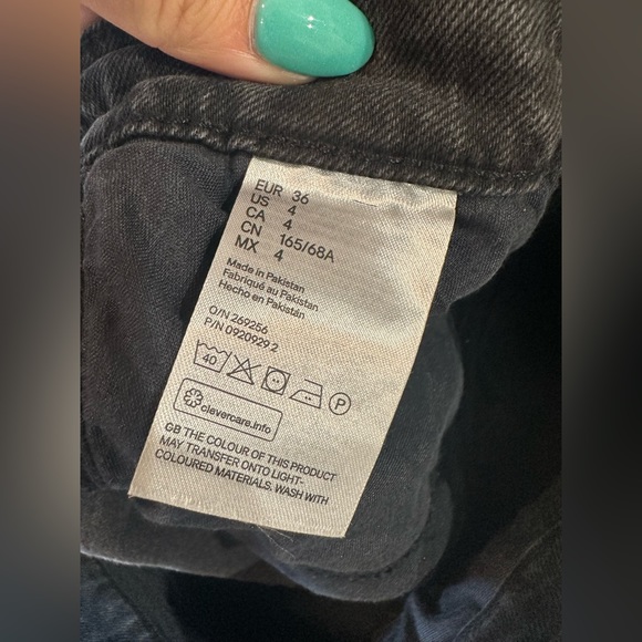 H&M Divided Black High Rise Mom Jeans Tapered Leg Size 4 - Picture 11 of 16